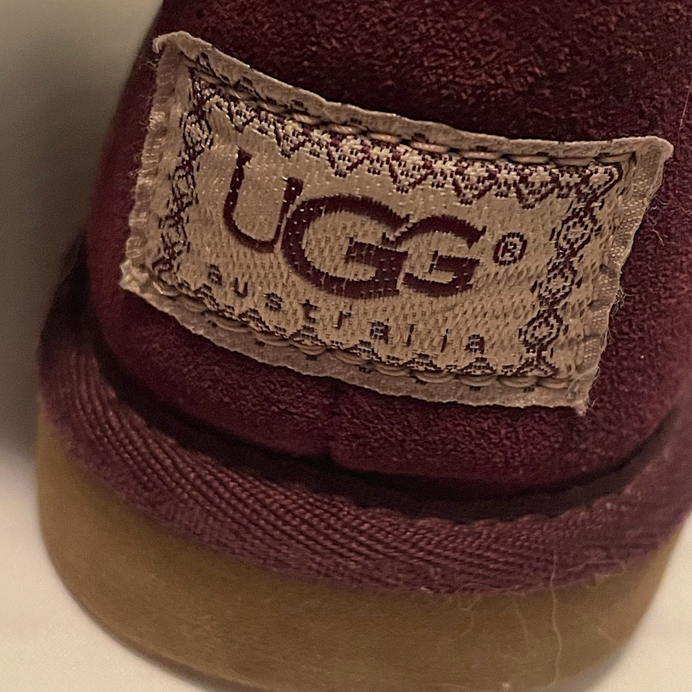 UGG Womens Classic Cardy Boot - Size 8